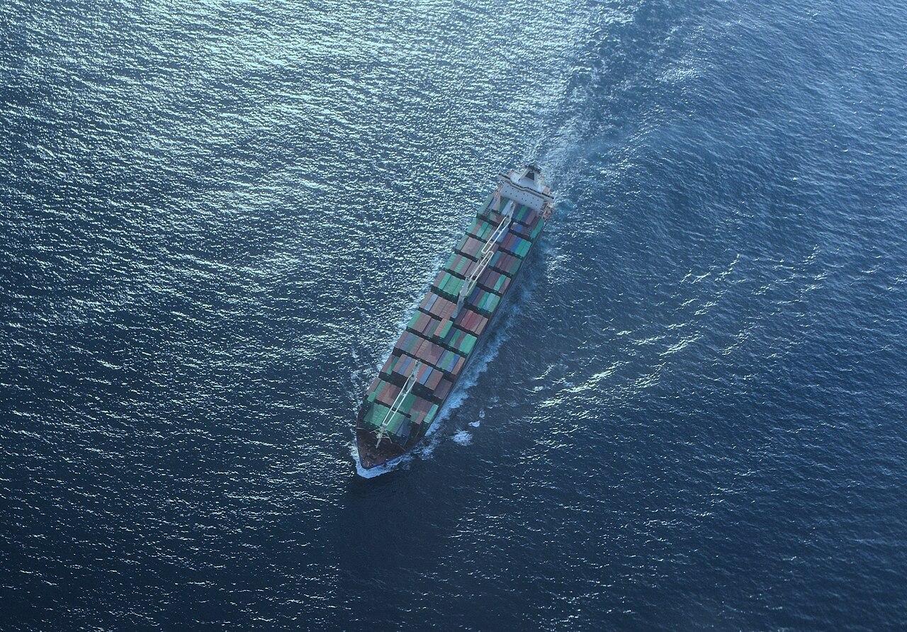 Primer buque de GNL rastreado atravesando Ormuz desde el inicio de la guerra